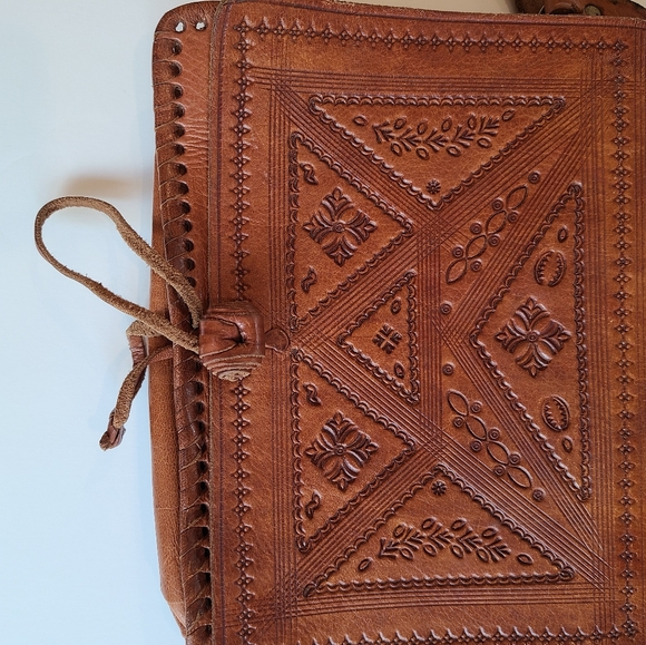 Handmade Moroccan Leather Crossbody Handbag - Picture 9 of 15